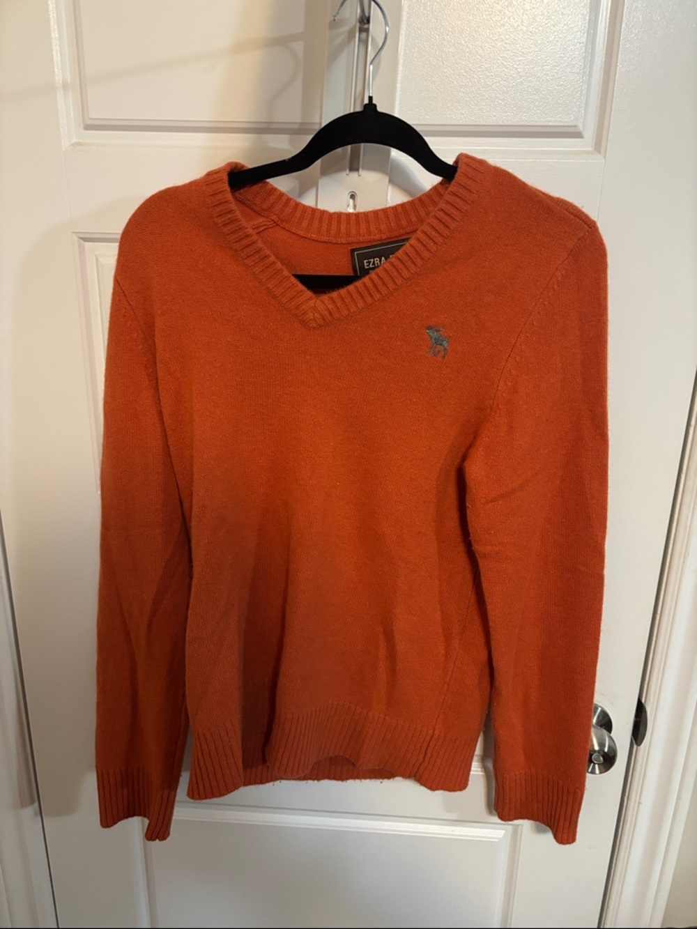 Abercrombie & Fitch womens V-Neck Sweater in Orange 100% cashmere